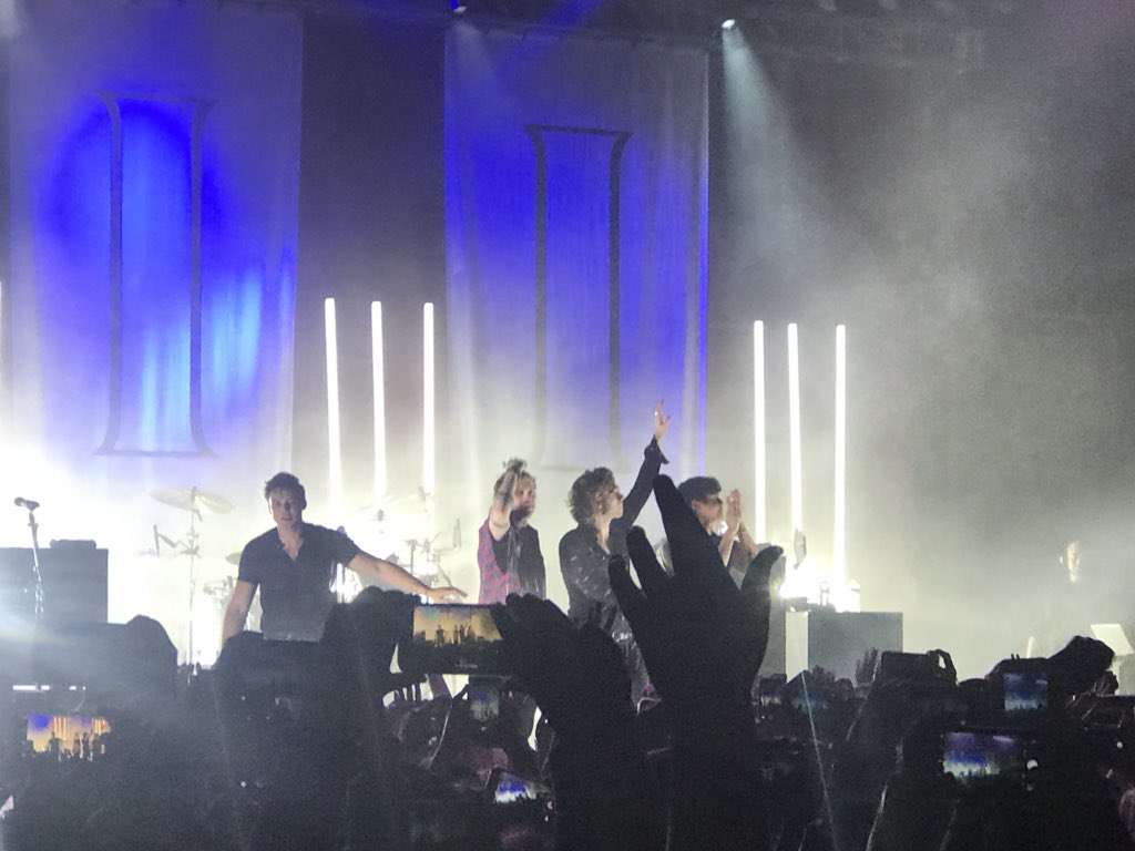 tessie10699's tweet image. #5SOS3SilverSpring