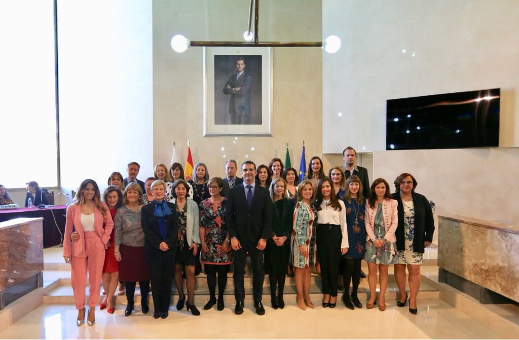 RamonFPM's tweet photo. Felicidades a los quince funcionarios que como administrativos han tomado hoy posesión de su cargo en @aytoalm . Sois pilar fundamental de esta administración. Enhorabuena a todos https://t.co/d4j2HXzrRj