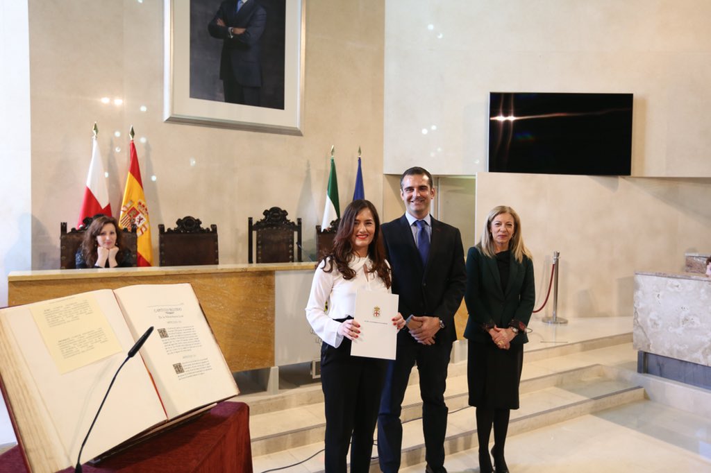 RamonFPM's tweet photo. Felicidades a los quince funcionarios que como administrativos han tomado hoy posesión de su cargo en @aytoalm . Sois pilar fundamental de esta administración. Enhorabuena a todos https://t.co/d4j2HXzrRj