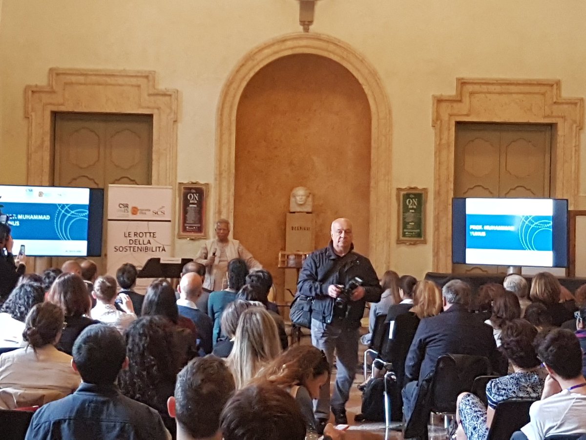 Kiwitaly's tweet photo. #CSRIS18BO si svolge nel teatro comunale e nella piazza verdi. Essere #presenti al #valore della #cultura e al degrado nel quale ci troviamo, incluso ritorno dell'eroina. #persone #risorse #progetto #condiviso #rigenerazione #Urbana #collettivo #valori #inclusione https://t.co/eXURRxFrAg