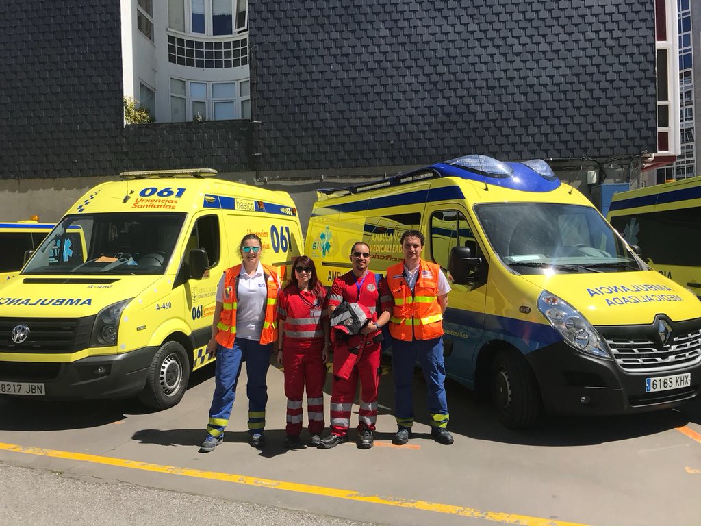luisitoseoane's tweet photo. Hoy comienzan sus prácticas los  4 alumnos de #TES @ValledelMiro que han elegido otras CC.AA en este caso en Galicia en @AmbulanciasSil con sus RTSU del 061 Galicia. Felicitar a todas las empresas públicas y privadas que apuestan por la continuidad en la formación. https://t.co/iBy4Q6lyWy
