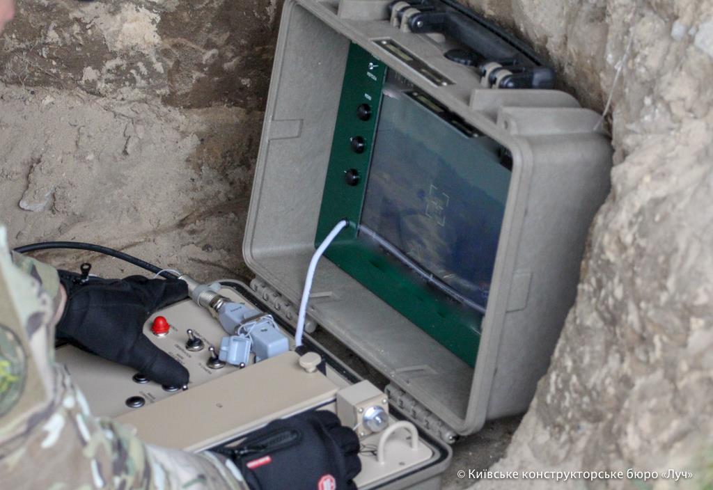 أوكرانيا تختبر إطلاق إصدار متقدم من صواريخ SKIF الموجهة المضادة للدبابات. DbEcgkEXUAAIndb