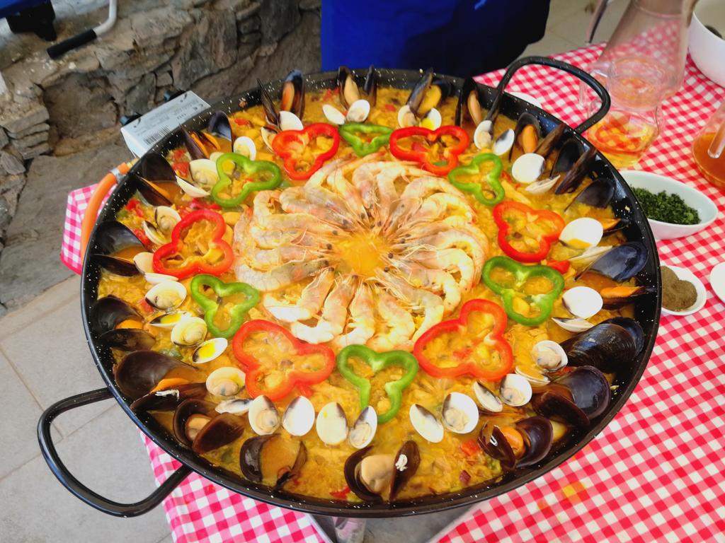 AnimaCalaBlanca's tweet photo. Paella day #time for #friends to have a #DRIExperience with #food they #love https://t.co/ebjIsLTKs6