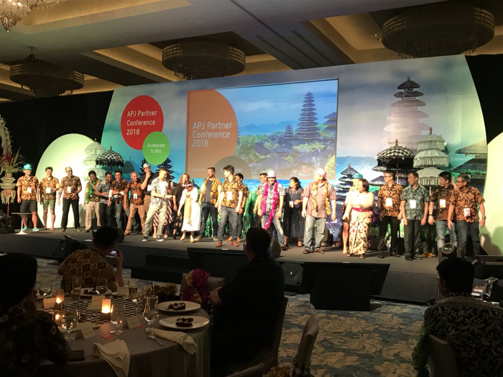 ewibowo475's tweet image. @citrix APJP team is on stage 👍🏼#CitrixAPJPC 2018