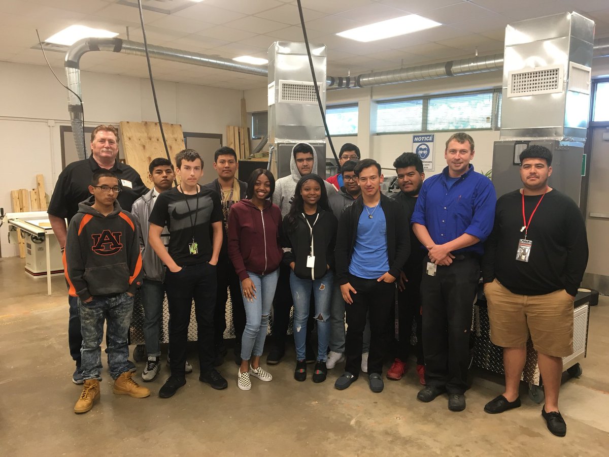 michael_love2's tweet photo. Thanks Comfort Systems for providing direct career readiness training to our HVAC students at Milby and Scarborough. #ComfortSystems #HoustonCCR #rcruzhisd #liraSerg #Santos4hisd https://t.co/tha9bmqGzn