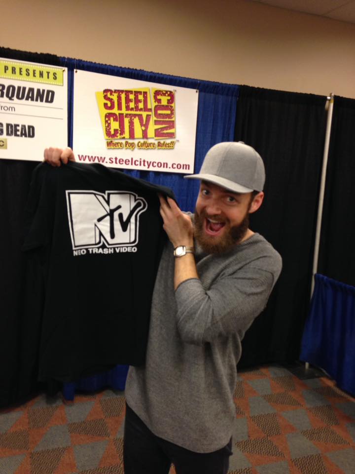 NeoTrashVideo's tweet photo. Our very own Jamie B made a friend during @Steelcitycon over the weekend. I think @RossMarquand will look quite dashing in his new shirt. Thanks for the support, man! (Sorry I bet against your character in a dead pool (glad I lost, though!).  -jenna)

#WalkingDead #SteelCityCon https://t.co/NCsMHCPZUK