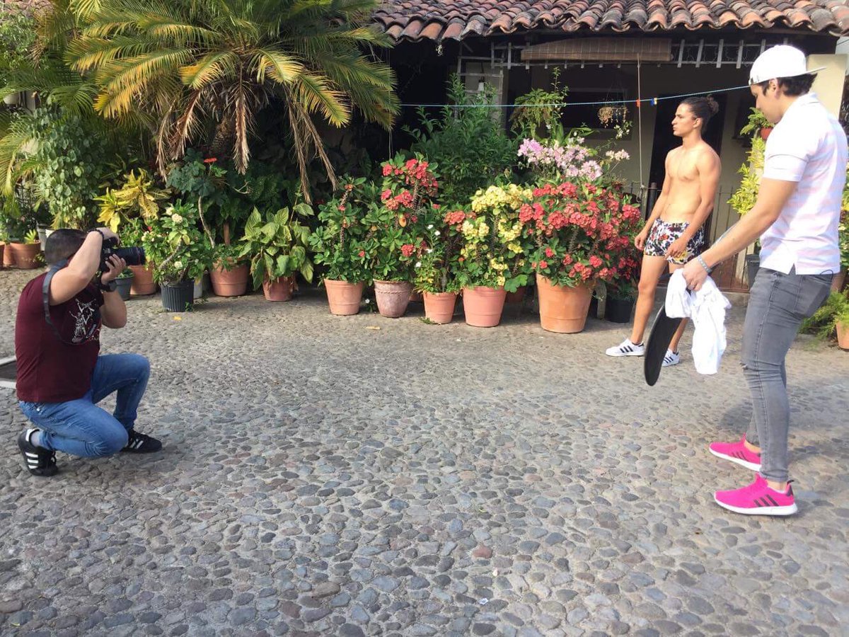 marcosfashion's tweet photo. Backstage! Para @dos8 @crispoaguilar #dos8 #colima #manzanillo https://t.co/G41Lo23ZNW