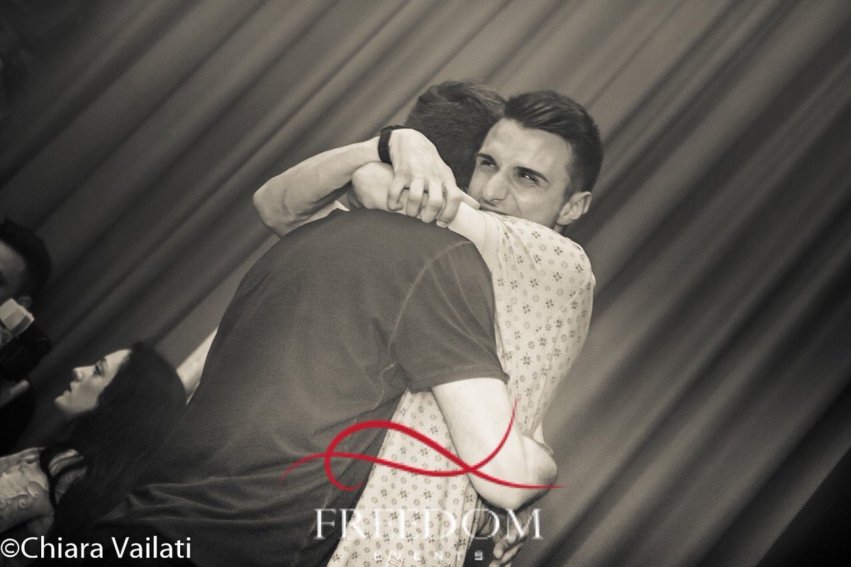 DobViscomusic's tweet photo. Un abbraccio vale molto più di mille parole 👌🏻
#dobviscomusic #hug #abbracciosi #duo https://t.co/MuwMBDg7GL