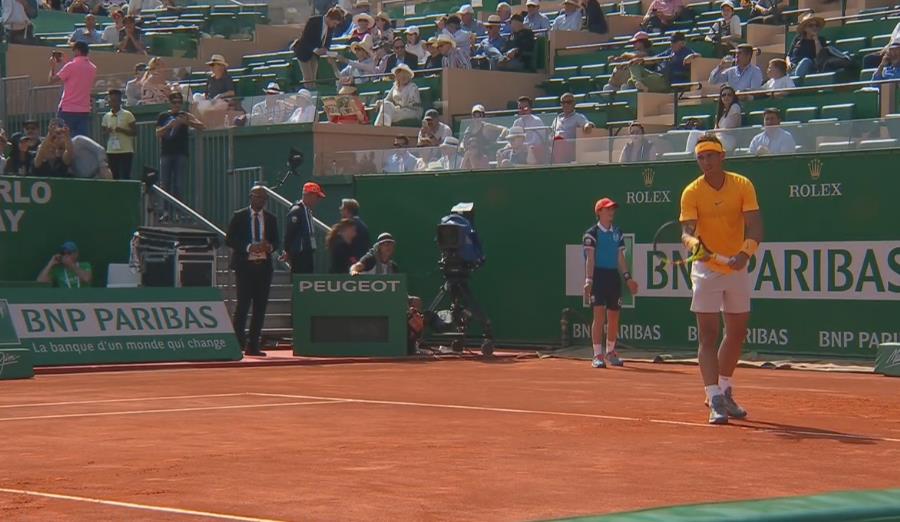 ESPNtenis's tweet photo. #TENISxESPN Rafa prueba su saque antes de la acción, Moyá lo observa. ¡Dale RT si Nadal es tu gran candidato en el Masters 1000 de Monte-Carlo! https://t.co/5f4l217y9d