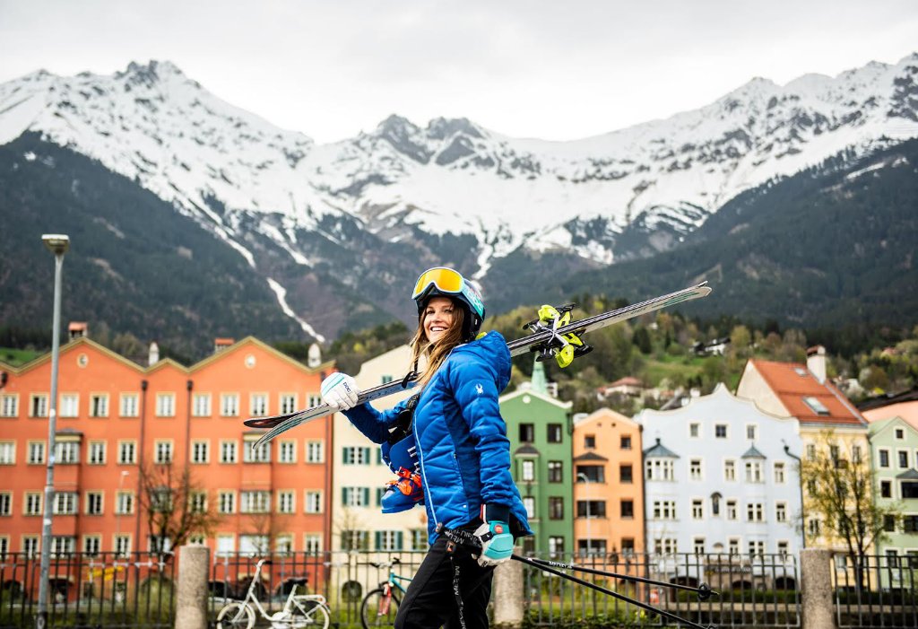 Osterreich Werbung Juliamancuso Prasentiert Osterreich Fur Eine Umfangreiche Winterkampagne Der Ow Usa Reist Die Skifahrerin Durch Tirol Und Berichtet Von Ihren Erlebnissen T Co Mbic5y8kxi Lovetirol Skiarlberg Arlberg