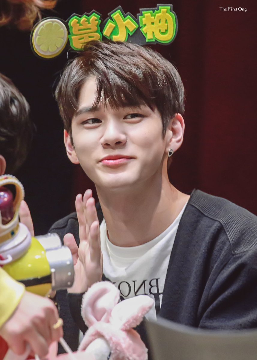 thefirstong0825's tweet photo. 180408 목동 팬사인회
#옹성우 #성우 #ongseongwu #wannaone #워너원
성우가 중국어로 말하는 거 넘 귀여워ㅠㅠㅠㅠ https://t.co/yQt1iP4sYx