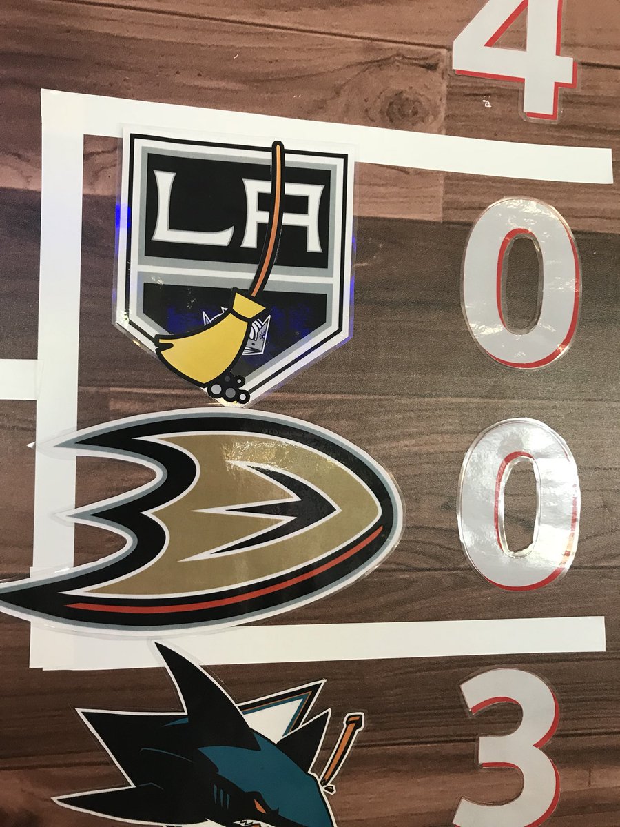 #gotswept First loss of the #NHLPlayoffs go #GoldenKnights !