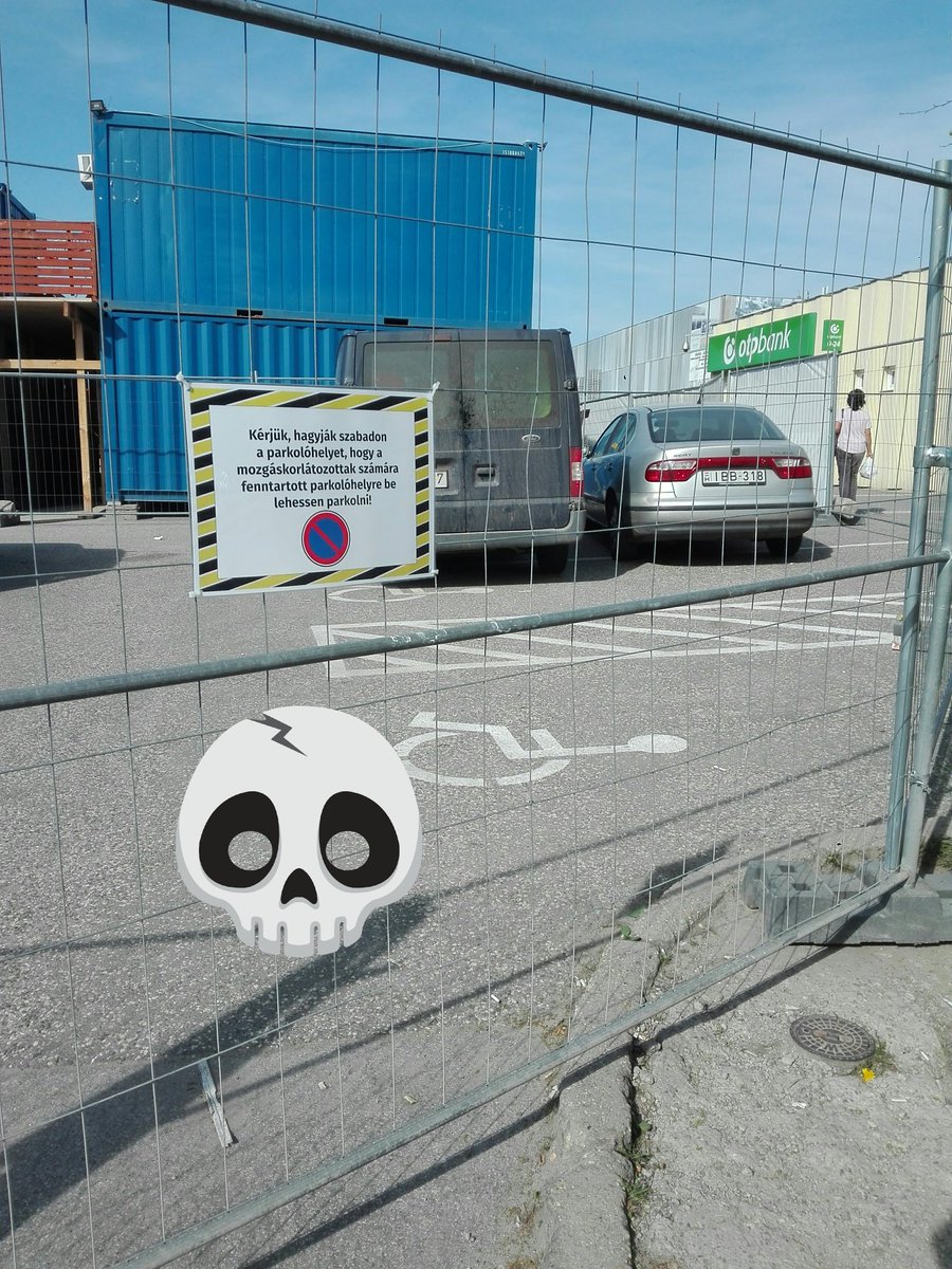 Sakeesteve's tweet photo. Kérjük hagyják szabadon a parkolóhelyet,hogy a mozgáskorlátozottak is be tudjanak parkolni. A "munkàsbusszal' is tuti csak mozgássérült jött. #aha #persze https://t.co/QQLPNZ1vpk