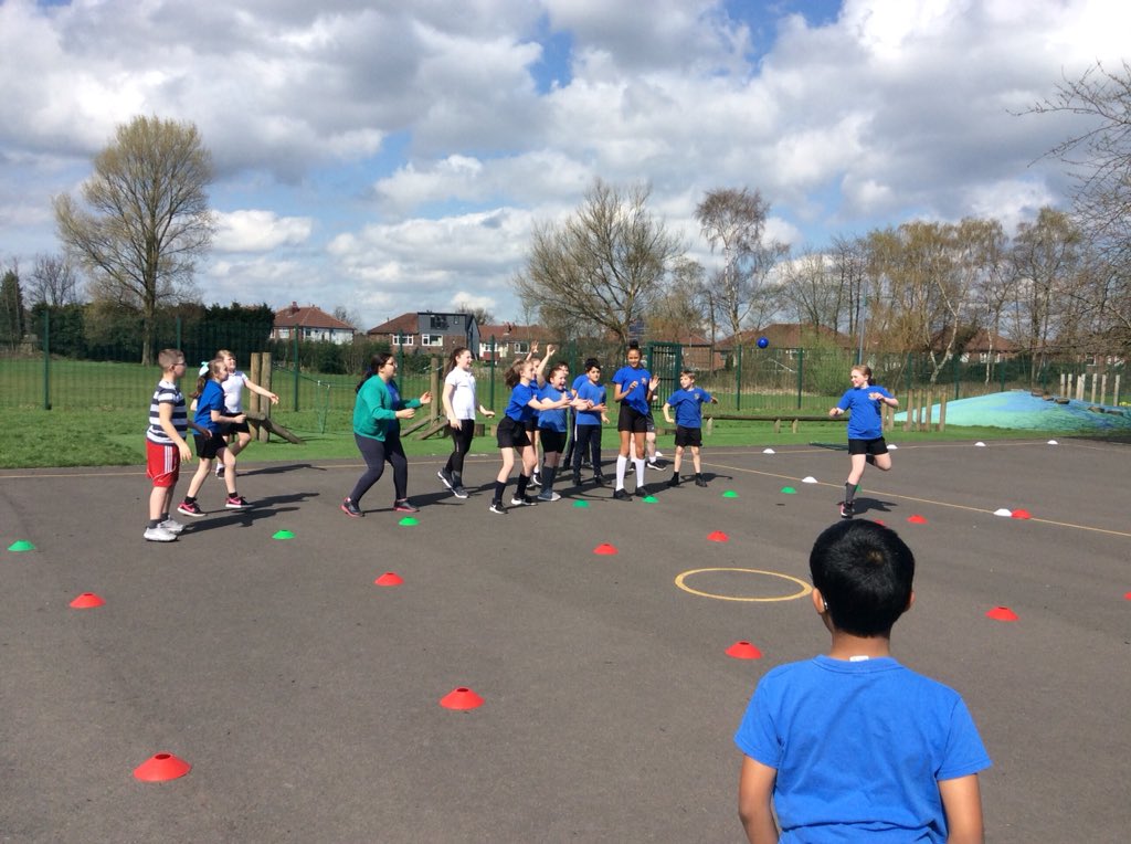 RibbleDrivePrim's tweet photo. Year 6 enjoying P.E. in the sun https://t.co/JiyYLVHpA1