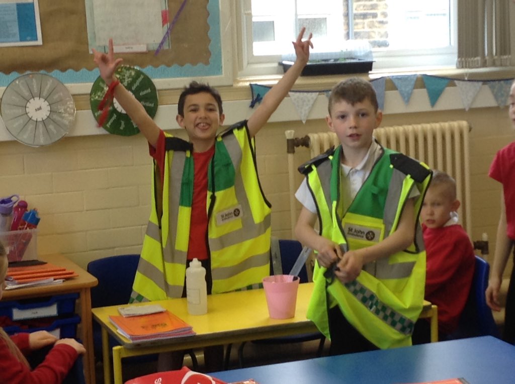 MissScottFallaP's tweet photo. Learning first aid in our visit from St Johns Ambulance @Mrs_ARowan @FallaParkSchool https://t.co/P0kMQp1FLt