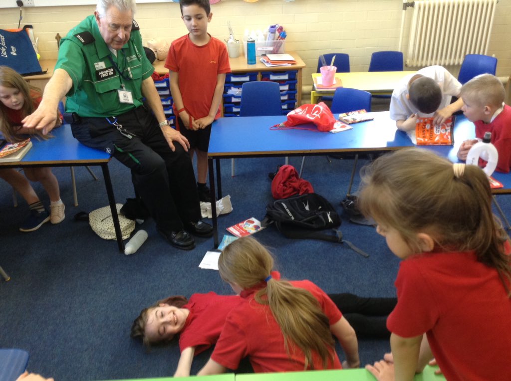 MissScottFallaP's tweet photo. Learning first aid in our visit from St Johns Ambulance @Mrs_ARowan @FallaParkSchool https://t.co/P0kMQp1FLt