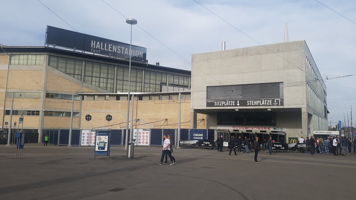 In knapp 4 Stunden kommt es zum vierten Spiel zwischen den <a href="/zsclions/">ZSC Lions</a> und dem <a href="/OfficialHCL/">Hockey Club Lugano</a>. Werden siw #Zürcher die Führung in der Serie (1:2) ausbauen können odee gleichen die #Bianconeri aus? Spielbeginn 20:15h. #Playoffs2018 #zschcl #playofffinal