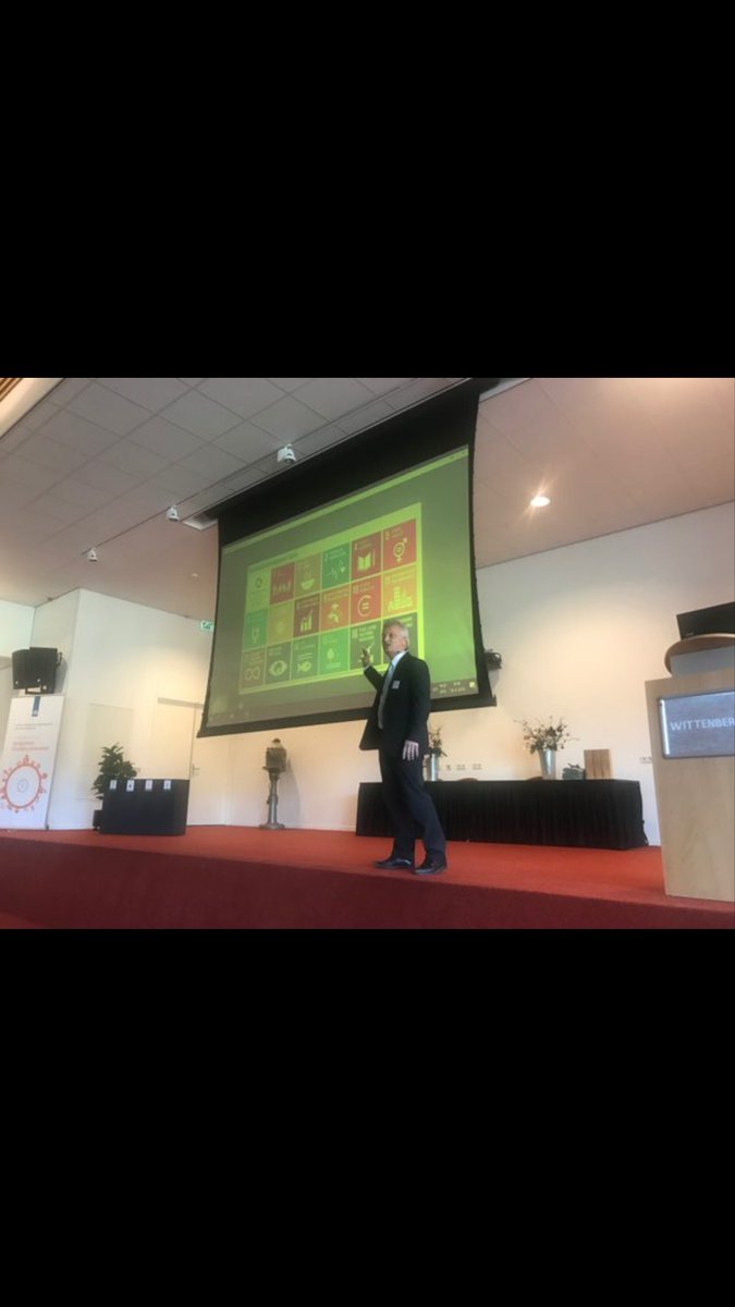 RVOcirculair's tweet photo. Symposium Circulaire Economie bij defensie in Stroe. Vanmorgen de genodigden verteld over de SDG doelstellingen, afval voorkomen bij inkoop, de circulaire economie en ons gedrag versus het zwerfafval. Mooie verbinding gemaakt. @DuurzaamBV @RVO_Duurzaam @DefensieOnline https://t.co/rFNEvIUtqW