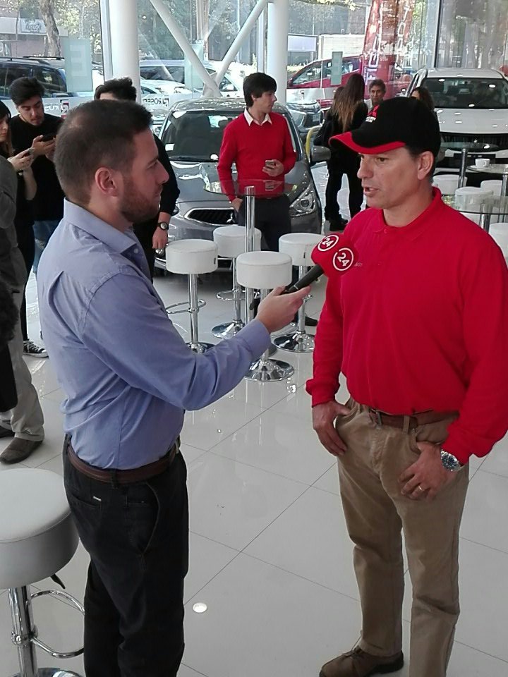 El team <a href="/rallyROSSELOT/">rallyROSSELOT</a>  en directo  para develar una gran sorpresa. Sigue atentos nuestras redes. #PiloteamosContigo