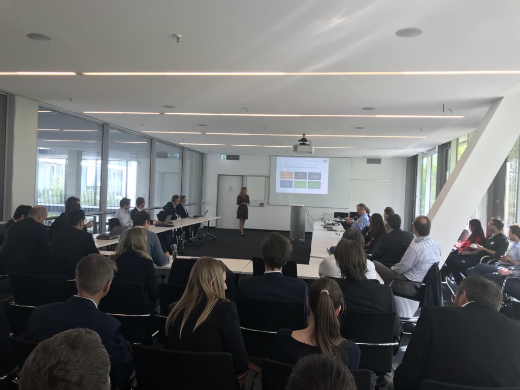 Bitkom_Startup's tweet image. Das 9. Get Started #Energy Network bei den @SWM_Muenchen hat gerade begonnen - mit einem spannenden Impuls von Evamaria Lutz vom Referat Energieinfrastruktur #Strom, #Netze des Bayrischen Staatsministeriums für Wirtschaft, #Energie und Technologie.