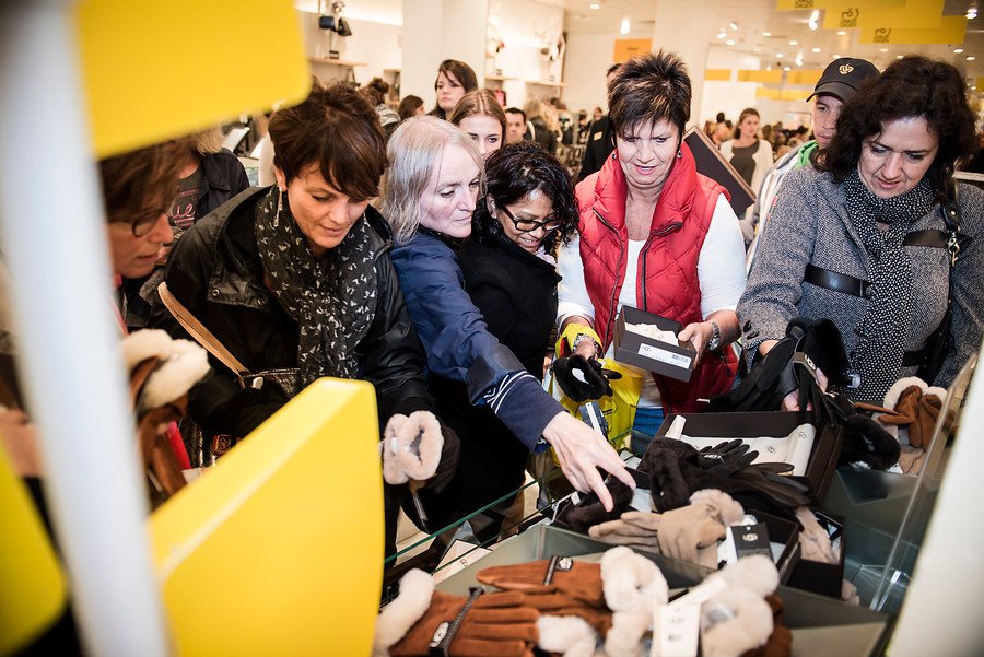 HvA's tweet photo. Vandaag ontvangen 6 HvA-docenten een promotiebeurs van @NWONieuws voor onderzoeken naar onderwerpen als koopintentie, thuisrevalidatie, heen-en-weer-denken en financiële stress.
https://t.co/MmB2XGSV5O
#creatingtomorrow #onderzoekindestad https://t.co/n8Ycf0lA81