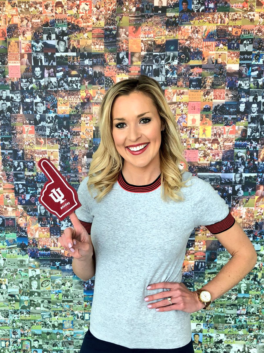 lscreeden's tweet photo. Happy #IUDay! ☝🏼 https://t.co/0xtoVthTe8