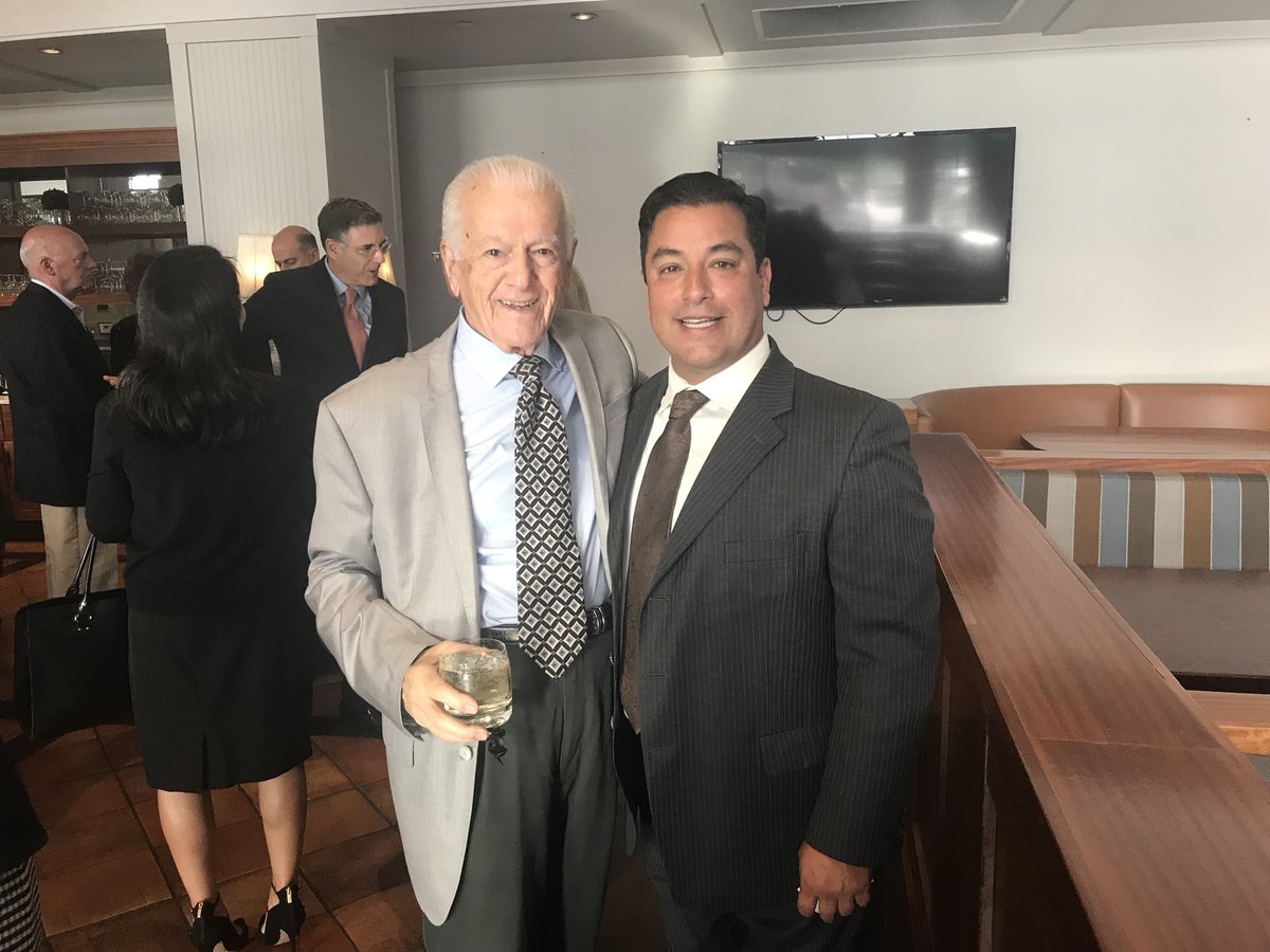 Attended yesterday a fundraiser for Eleni Kounalakis who is running for Lt. Governor with me my cousin and supervisor Miguel Villapudua, it was nice to see my good friend Dr.Barkett.