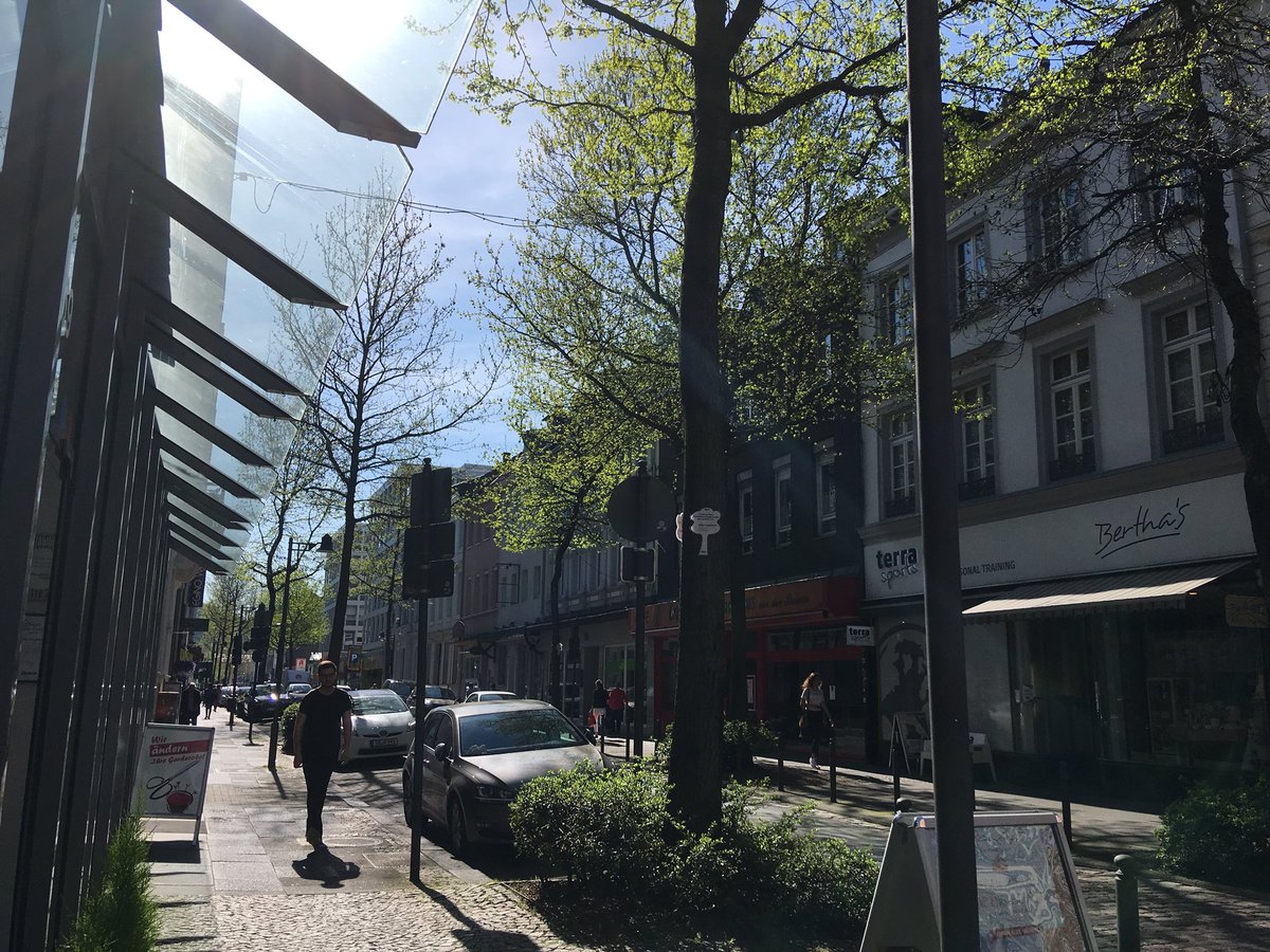 Oh du schönes Wuppertal.
(Friedrich-Ebert-Straße)
