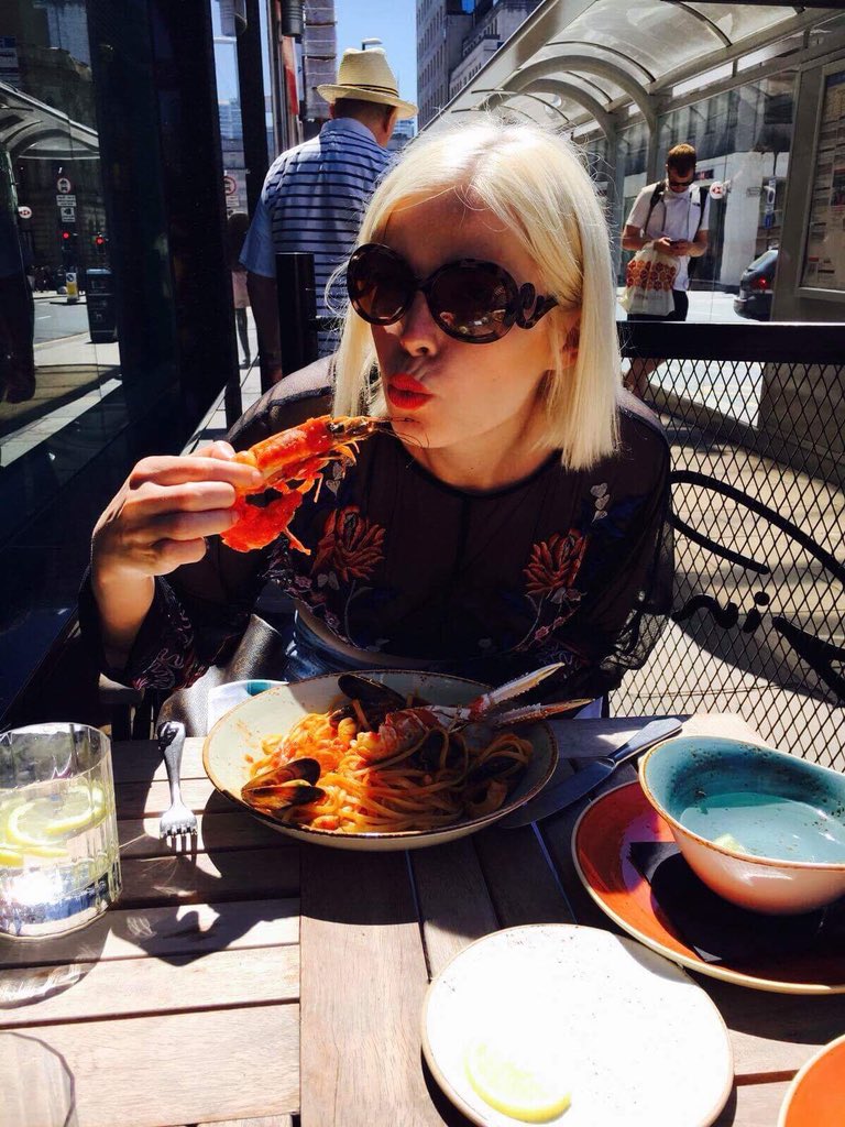 KingaKMusic's tweet photo. Good food &amp; sunshine ❤️ #heatwave https://t.co/0ME1fWjWge