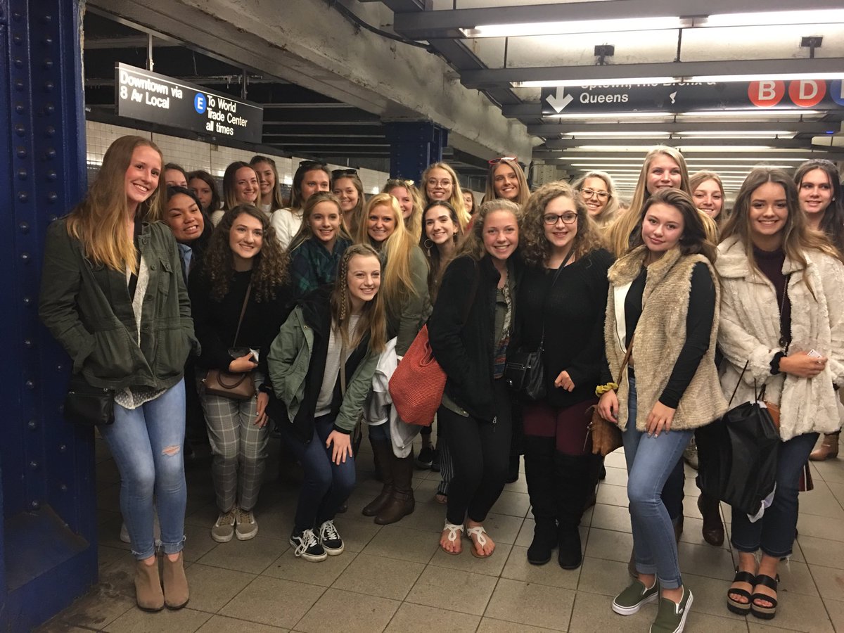 Kellamfashion's tweet photo. First stop .... subway to 34th Street! Appointment with FIT professor on internships. #fashionindustry👗#seminar #firstsubwayride🗽 https://t.co/2ijIHxHLiB