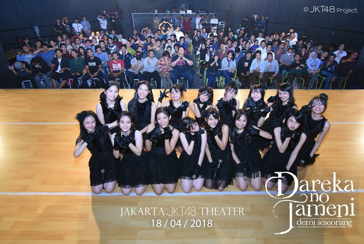 officialJKT48's tweet photo. Terima kasih untuk kamu yang sudah hadir di Senshuuraku Dareka no Tame ni Team T malam ini. Jangan lupa untuk hadir di Shonichi Seishun Girls pada tanggal 20 April 2018. Tetap berikan dukungan kalian untuk JKT48 Team T ya! #JKT48senshuurakuDnT https://t.co/43UWfJhk0f
