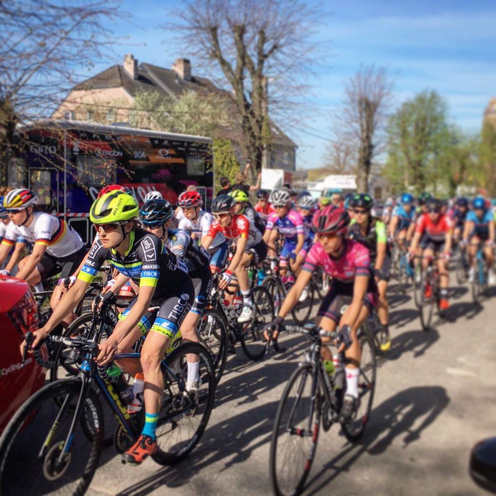 Lex_Albrecht's tweet image. Chomping at the bit to get racing at the Flèche Wallonne #UCIWWT today in Belgium! #FWwomen #FW2018 #womenscycling