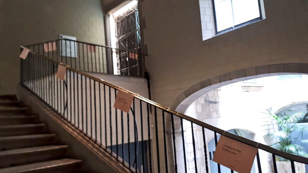 Gen_Talent's tweet photo. Iniciativa per a la Diada de#SantJordi2018: #EmpaperadaLiterària a les escales de la #gencatGirona i del #PalauSolterra amb 100 espurnes literàries i concurs literari, amb premi al guanyador de l'#EspurnaLiterària més votada! Esperem una gran participació!
#GirInnova https://t.co/qOh5ZAjO21