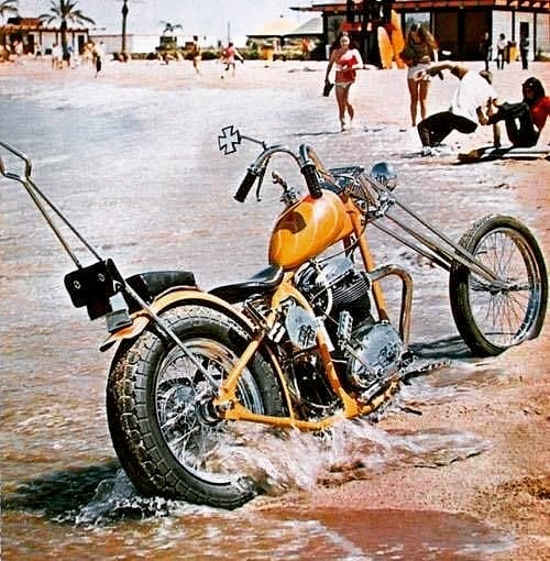 LowbrowCustoms's tweet photo. It's that "Oh Sh!t" moment BSA Tsunami 📷: found on @mutinymachineaustralia page #bsa #choppershit #goodtimes #choppers #bsachopper #buildsomething #tsunami #paradise https://t.co/1PJr47clY2