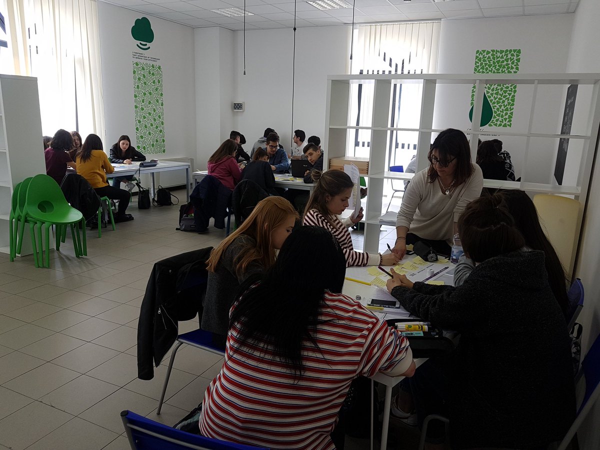 SA_Rieti's tweet photo. #SSAJAM #businessmodel #pitch #teamatwork #schoolcompetition presso @SA_Rieti @LazioInnova https://t.co/fux7KoWgRd