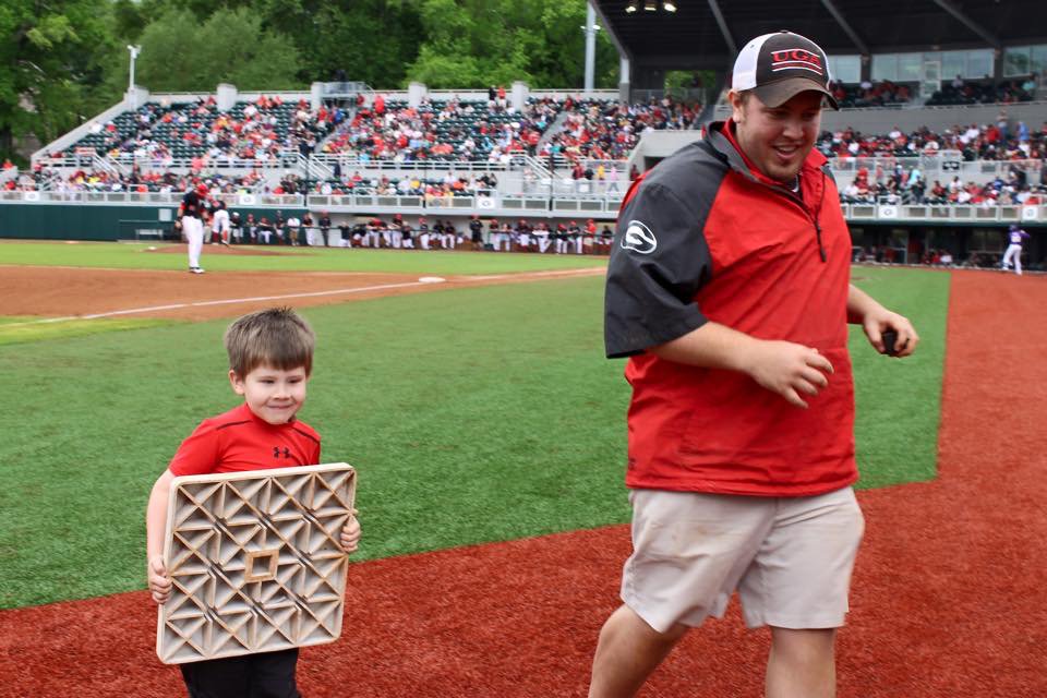 Littlestnventor's tweet photo. Throw back to “stealing” 2nd base @BaseballUGA #BaseBall ⚾️⚾️⚾️ @UGAAthletics https://t.co/dAjMuH2LDB