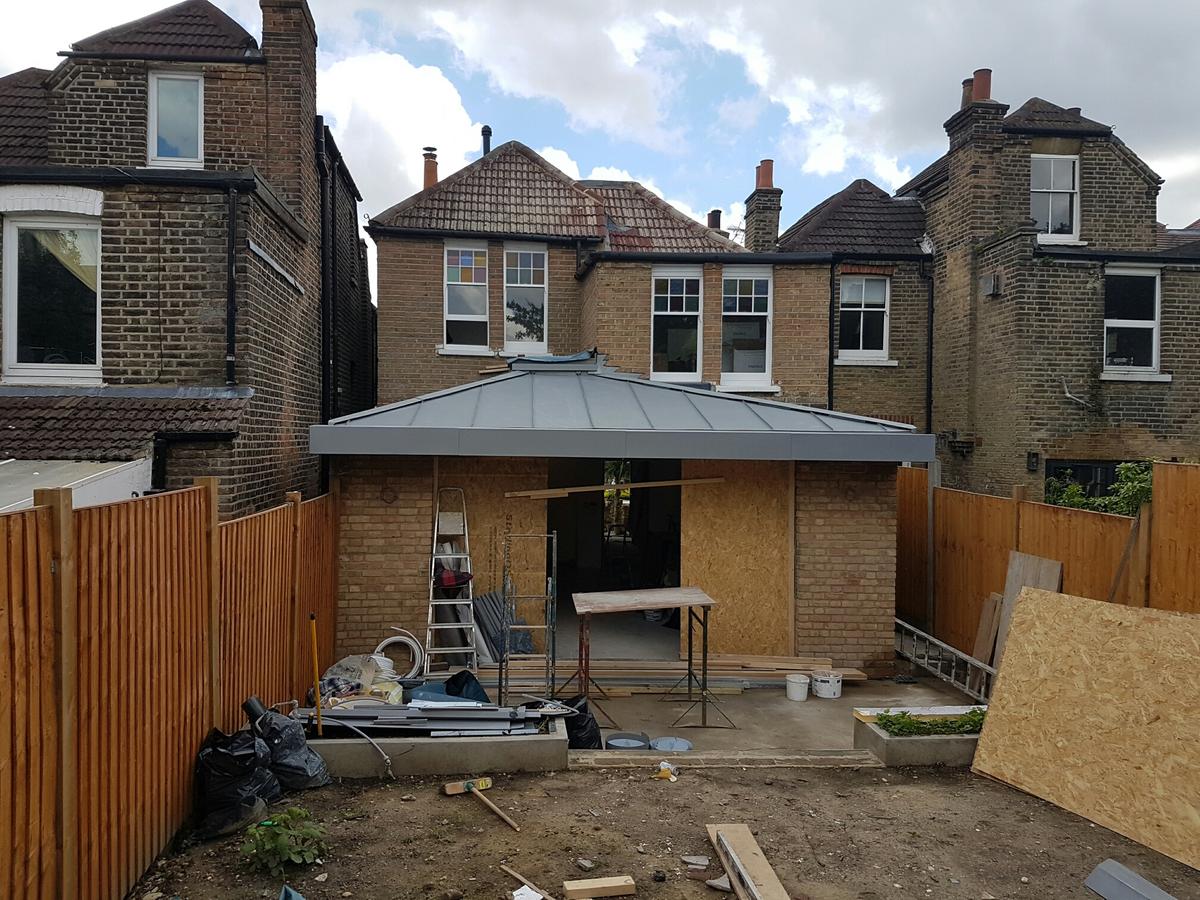 Client: Private / Residential 
Material: VM Quartz 
At St. Julian’s Farm Road we installed approximately 30m2 of traditional standing seam panels to an extension of a residential property. Gutters, hips and ridges were also installed on this project.