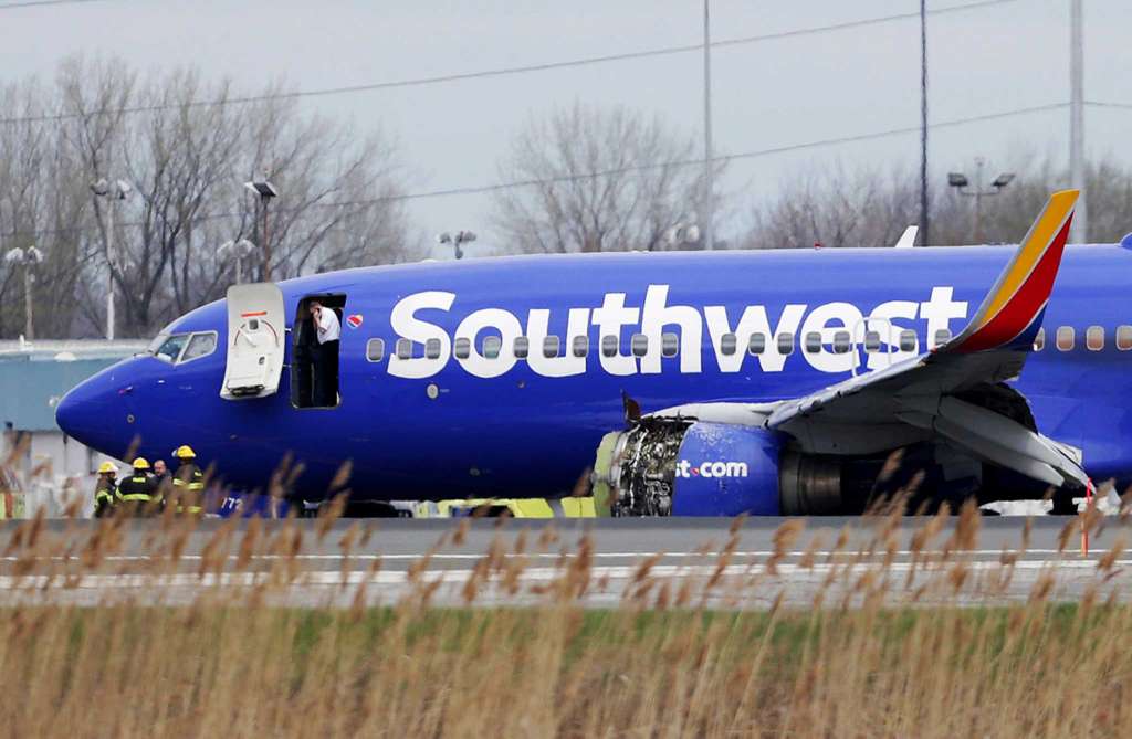 Jet with engine, window damage makes emergency landing - bit.ly/2HbgRtY