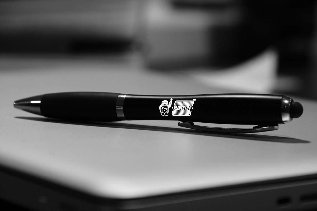 Flintstop's tweet photo. Customise your name or company logo on this new led pen style. A perfect pen to gift someone and for corporate gifting. To order visit our website https://t.co/4gQibxsqHW #customised #ledpen #customisedpen #logopen #coporategifts #coporatebranding #personalised #pen #led https://t.co/bfCrzRzl3E