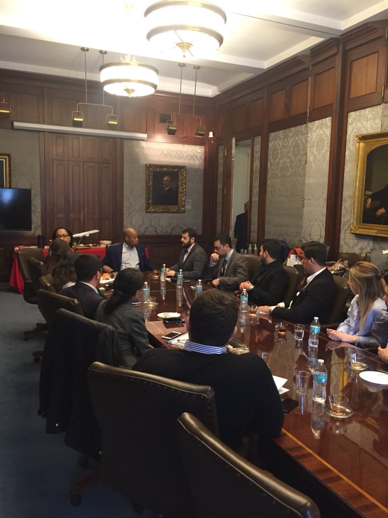 bau_hlo's tweet photo. @bau_hlo ve @bahcesehirsbe tarafından düzenlenen New York-Boston programımızın 3. günü ilk dersimiz için Brooklyn Borough Hall’da Brooklyn Belediye Başkanı @BPEricAdams ile birlikteyiz https://t.co/MBIpEDsD0N