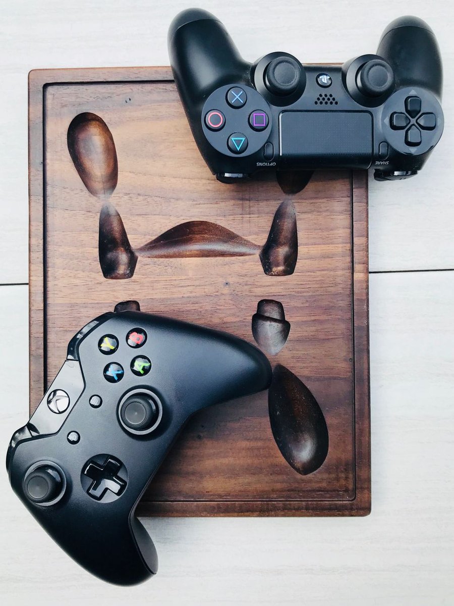 Geek Made Designs Custom Requested Kissing Controller Holder For Xboxone And Ps4 Who Says We Can T All Get Along Coexist We May Open This Up As A Standard Order For