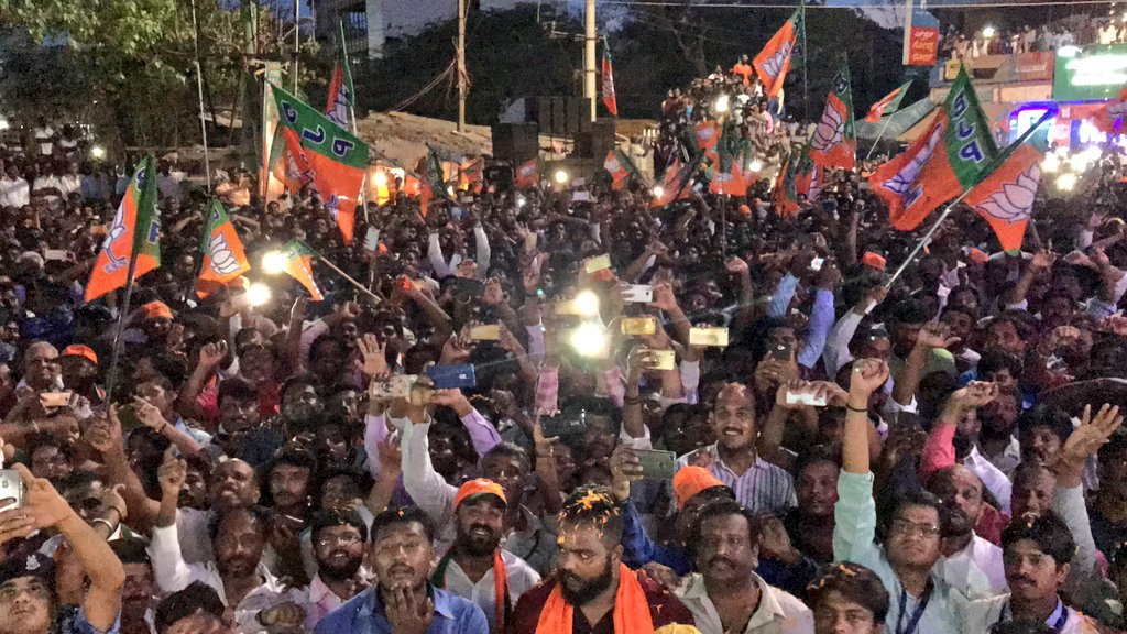AmitShah's tweet photo. More glimpses from the road show in Hoskote, Karnataka. https://t.co/uG0p27iOZ1