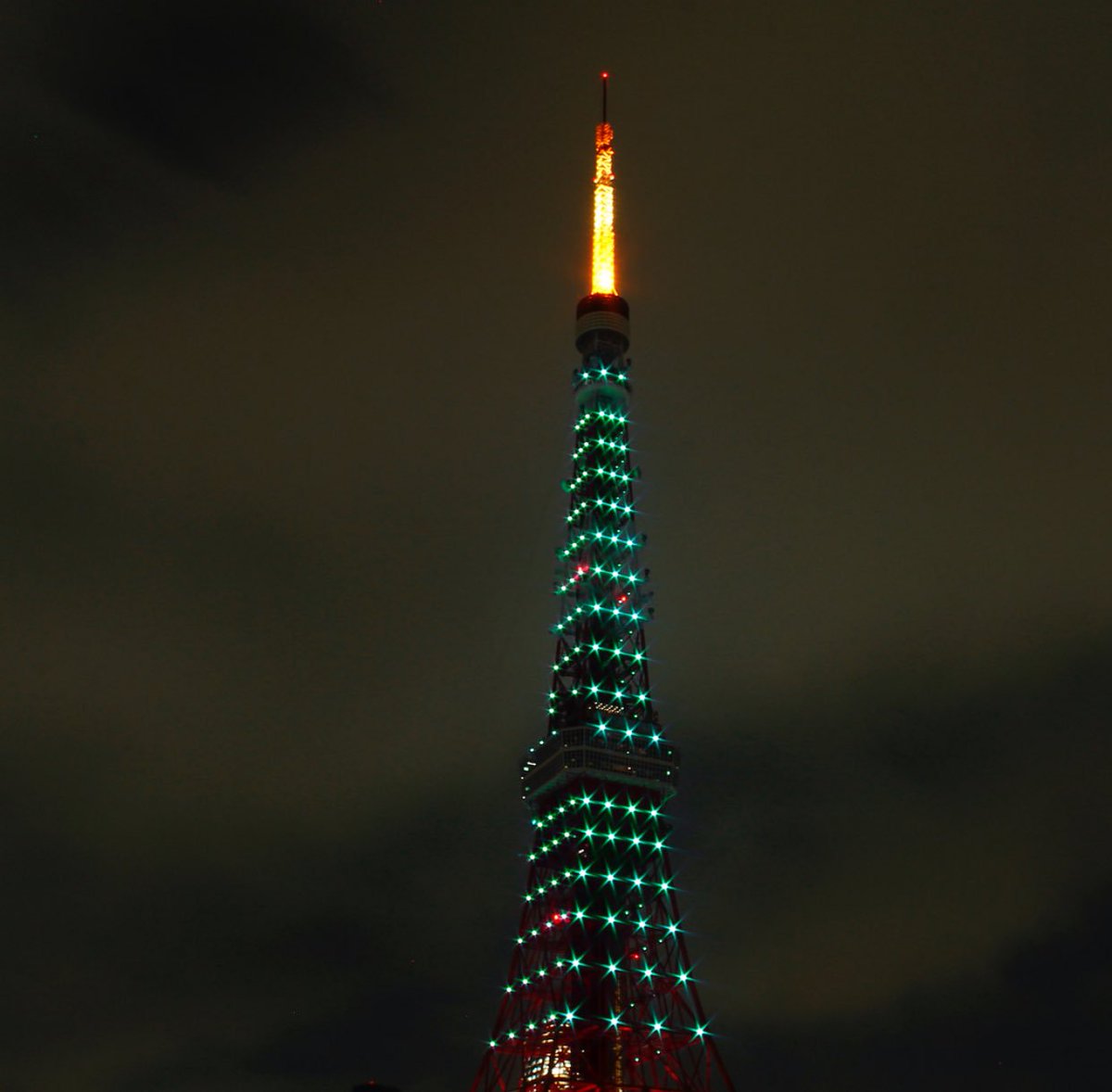 bumkeystagram's tweet photo. SHINee lights in Japan #fromnowon https://t.co/oU7UHxurnv