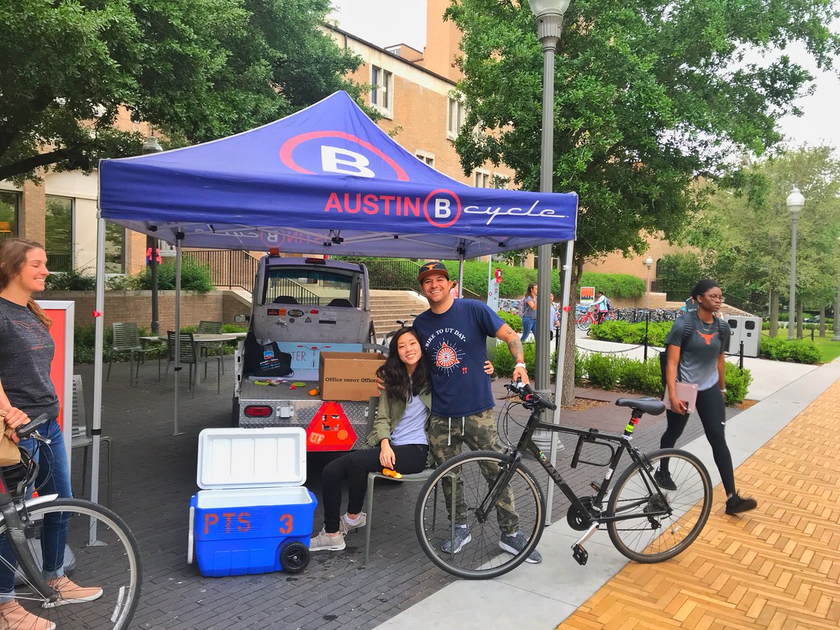 bikeut's tweet photo. More scenes from #BikeToUTDay !! We’ll be at speedway mall at 10am with @AustinBcycle and @OrangeBikeP to talk biking and sustainability!! https://t.co/RBGCo3ipax
