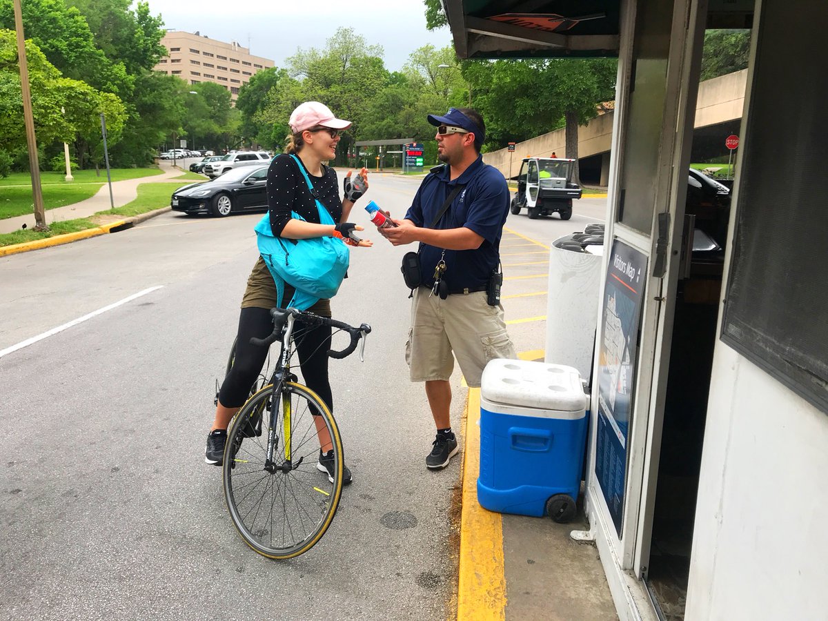bikeut's tweet photo. More scenes from #BikeToUTDay !! We’ll be at speedway mall at 10am with @AustinBcycle and @OrangeBikeP to talk biking and sustainability!! https://t.co/RBGCo3ipax