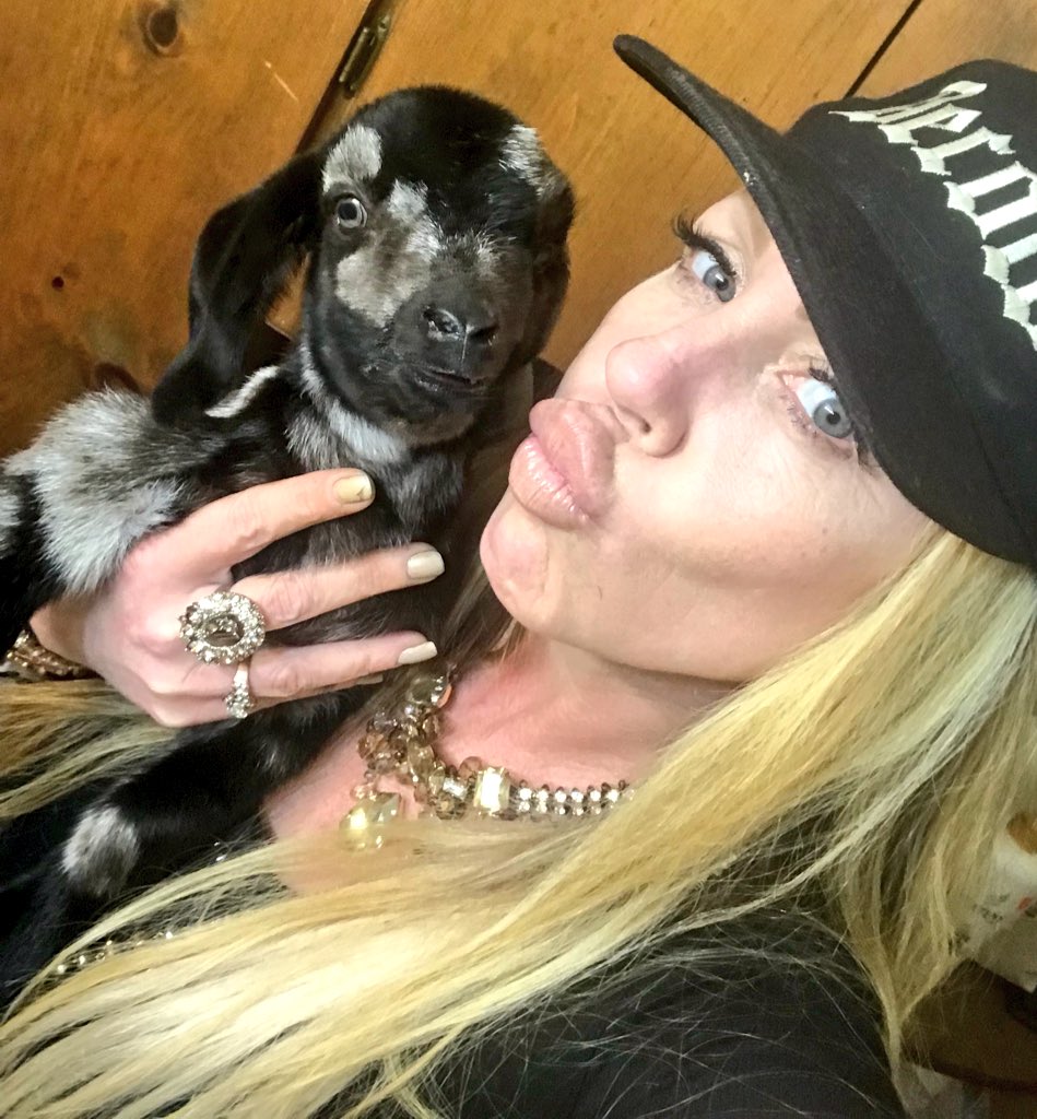 KyleiJo's tweet photo. @BNCartwright hey girly we are Californians that now our Midwest/Southern Gypsys &amp; thinking your boy Jax needs to live true to you maybe back home 🔮 #liveyourbestlife #Gypsystyle @Bravotv y’all can be HAPPY https://t.co/rOcNra6WlK