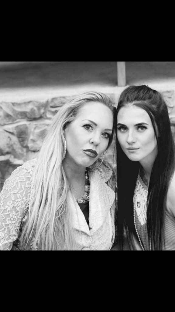 KyleiJo's tweet photo. @BNCartwright hey girly we are Californians that now our Midwest/Southern Gypsys &amp; thinking your boy Jax needs to live true to you maybe back home 🔮 #liveyourbestlife #Gypsystyle @Bravotv y’all can be HAPPY https://t.co/rOcNra6WlK