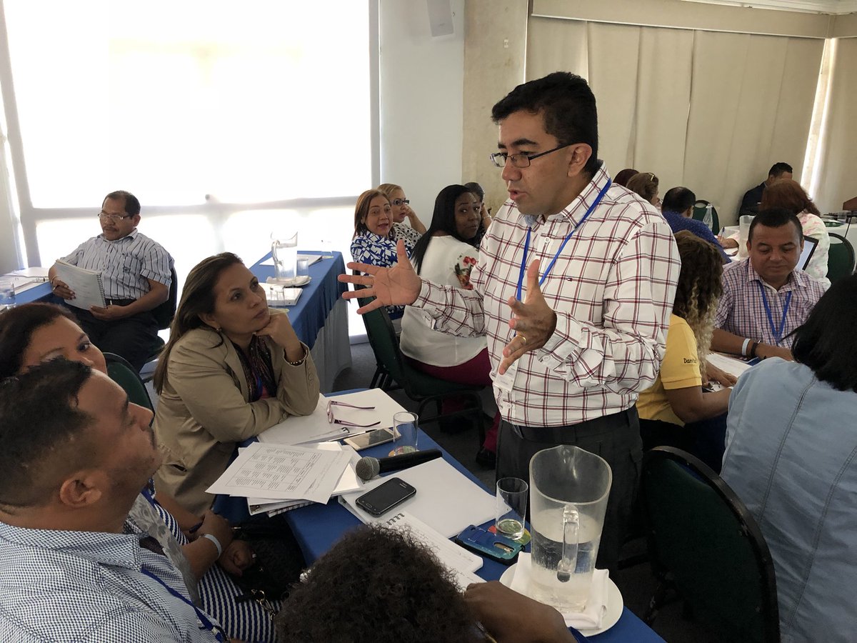 ExcelenciaPma's tweet photo. Tercer día del Taller de Evaluación Educativa @Uniandes
Hoy con matrices y rubricas de evaluación #Premios2017 #Cartagena https://t.co/3wpRDoNAUS