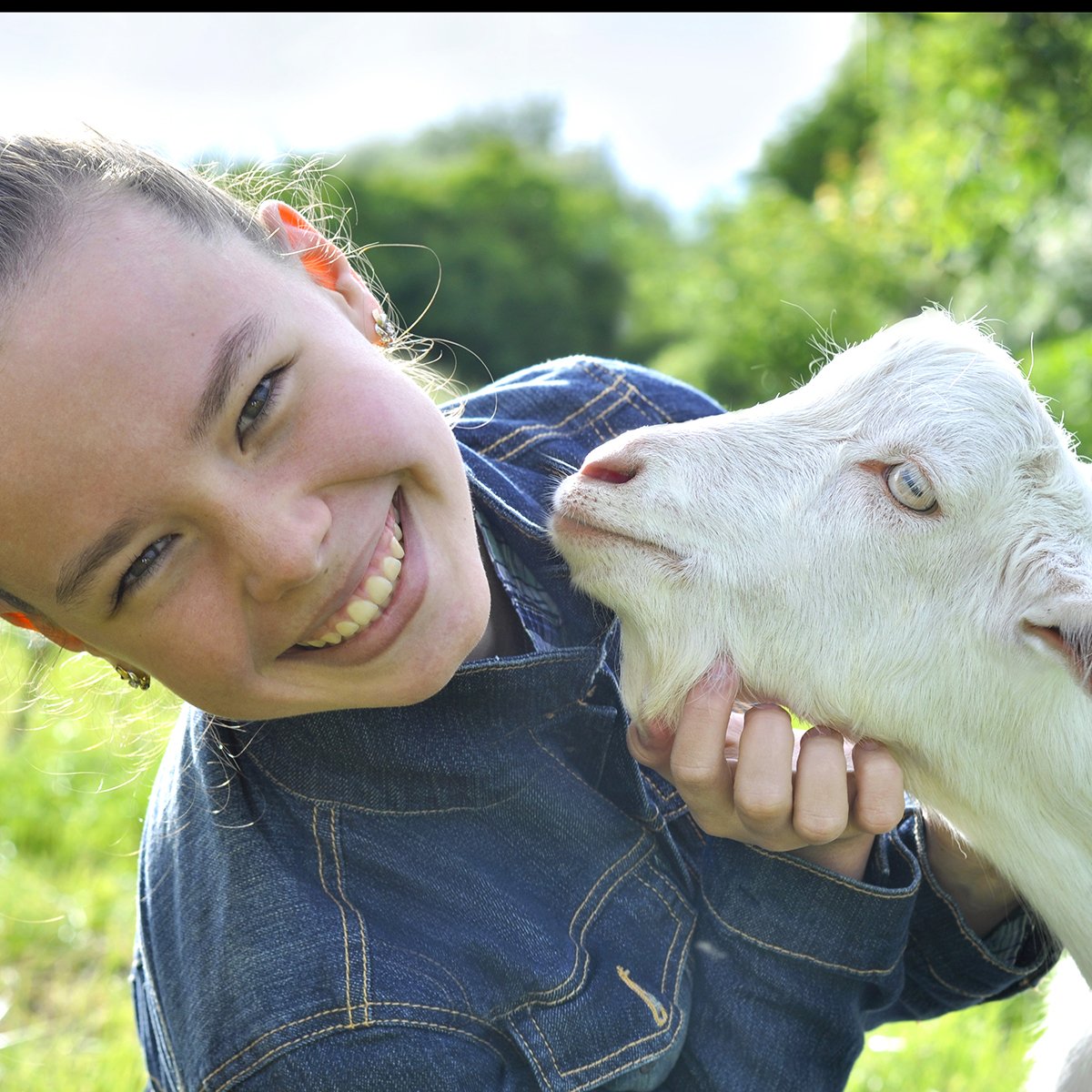 bvsdLLLKids's tweet photo. Make a friend on the ranch and enjoy this spring weather!  Goat Play / Horse Play - doesn't matter! Just #play! https://t.co/rjUzouzMNx 
Classes starting 5/1 for ages 3+ #goats #kids #bvsdlll https://t.co/XlBsZ6bUP5