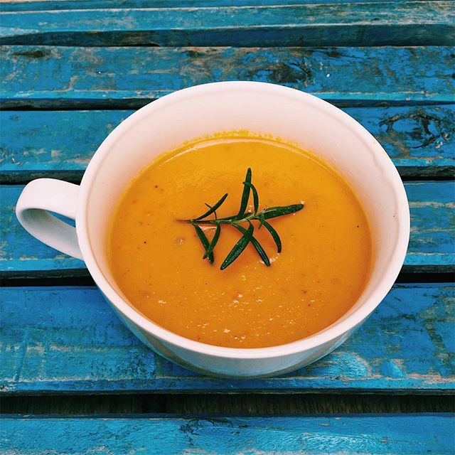 Oranje_Paprika's tweet photo. Super lekkere paprikasoep van 👌🏽 📷: Moesmeisje #repost #homemadesoup #zelfgemaaktesoep #soep #soup #paprikasoep #bellpeppersoup #sweetpeppersoup #soepje #gezondeten #gezondelunch #healthyfood #healthylunch #cleaneating #bellpepper #sweetpepper #rodepaprika #oranjepaprika https://t.co/5ZSLkn8xov